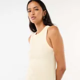 Vestido midi de canalé color amarillo claro, sin mangas, con cuello redondo y corte ajustado.