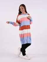 Buzo tejido multicolor con rayas horizontales en tonos celeste, blanco, rosa y marrón.