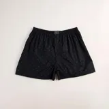 Bóxer de algodón blanco con estampado de flores pequeñas color celeste, con cintura elástica y logo de la marca en el centro.