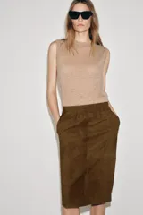 Top de punto extrafino color beige, sin mangas y con cuello redondo, confeccionado en mezcla con lana.