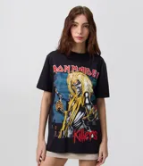 Remera de algodón negra con cuello redondo y mangas cortas, con estampa frontal inspirada en el álbum Killers de Iron Maiden.