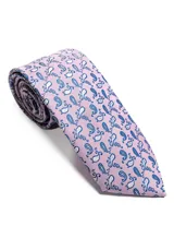 Corbata de seda azul marino con estampado paisley en tonos rosados y blancos.