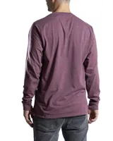 Remera de manga larga en color blanco, con cuello redondo y corte clásico. Presenta un pequeño detalle de etiqueta cosida en el puño de la manga.