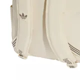Mochila Adidas Adicolor color beige claro, con bolsillo frontal con cierre, asa de mano superior y el logo del trifolio con la inscripción "adidas" estampado en marrón en la parte inferior.