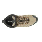 Bota de trekking Merrell modelo Crosslander 3 Mid WP, color marrón con detalles en negro y naranja. Confeccionada con membrana impermeable, malla transpirable y puntera protectora. Cuenta con suela de goma adherente y sistema de amortiguación Air Cushion en el talón.
