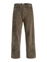 Pantalón de corte baggy y tiro alto, confeccionado en denim con efecto lavado ácido en tono marrón. Presenta diseño de cinco bolsillos, cierre frontal con cremallera y silueta amplia y relajada.