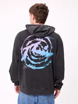 Canguro con capucha de color negro con efecto lavado, manga larga y bolsillo frontal tipo canguro. Presenta un estampado gráfico circular en la espalda en tonos degradados de rosa y celeste con inscripciones.