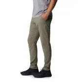 Pantalón de trekking Columbia modelo Tech Trail II Pant Trail, color verde militar, con diseño recto y elástico parcial en la cintura.