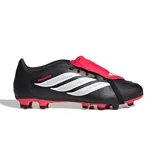 Championes de fútbol Adidas Predator Club con suela FG/MG para césped natural y artificial. Presentan un diseño en color negro con las icónicas tres tiras en blanco y detalles en rojo, incluyendo la característica lengüeta plegable sobre los cordones.