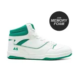 Bota deportiva de caña alta color blanco con detalles en verde.