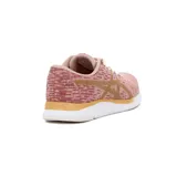 Championes de running Asics Streetwise para mujer, color rosado melange con el icónico logo de la marca en los laterales en tono dorado, cordones blancos y suela amortiguada en color blanco con detalles dorados.