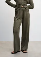 Pantalon wideleg de lino, color verde oliva, con cintura elástica y diseño fluido.