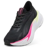 Championes de running Puma Maxima Pro, color negro con entresuela blanca de tecnología PROFOAM y detalles en fucsia y amarillo neón.