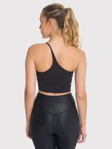 Crop top deportivo negro con sujetador integrado de un hombro y almohadillas removibles.