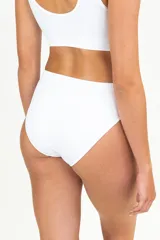 Pack de dos bombachas de algodón color beige con elástico fino en la cintura.