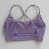 Top deportivo color lila, con breteles finos y espalda deportiva.