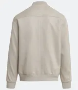 Chaqueta bomber azul marino lisa, con cierre frontal, cuello redondo y bolsillos laterales.