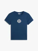 Remera de corte regular y manga corta Tommy Hilfiger, color azul marino, con cuello redondo y logo gráfico bordado en el pecho.