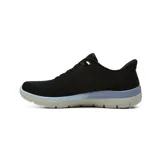 Championes deportivos Skechers Slip-ins Summits Sweet Skies, color negro con detalles en celeste y suela gris. Confeccionados con malla técnica sin cordones tradicionales y tecnología Air-Cooled Memory Foam.