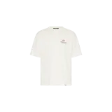 Remera oversized blanca de manga corta, con cuello redondo y pequeño estampado en el pecho con la inscripción "Represent".