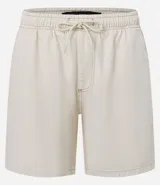 Bermuda de jean color beige claro, con cintura elástica ajustable mediante cordón, bolsillos laterales y costuras contrastantes en color marrón.