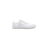 Zapatillas MM6 Maison Margiela de cuero color blanco, con detalles de gamuza, cordones al tono, puntera redondeada y suela plana de goma.