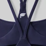 Top deportivo de bajo impacto con sujetador incorporado, tirantes finos dobles y diseño ajustado al cuerpo.