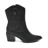 Bota texana de caña media, confeccionada en cuero sintético negro, con diseño de costuras decorativas en la caña, taco cuadrado y punta fina.