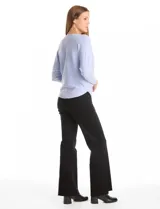 Buzo de punto rib con diseño de manga japonesa en largo tres cuartos y silueta relajada.