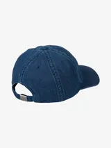 Gorra de seis paneles confeccionada en mezclilla de algodón azul, con visera curva y logo bordado en el panel frontal.