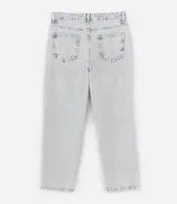 Pantalón baggy jeans color negro, con cierre de botón y cremallera, y bolsillos. Confeccionado en tejido de jean 100% algodón.