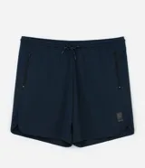 Bermuda deportiva masculina de color azul marino, con cintura elástica y cordón ajustable, bolsillos laterales con cierre y tecnología Dry para mayor transpirabilidad.