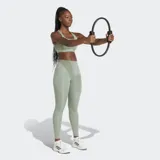 Calza de entrenamiento de tiro alto, color verde salvia, de ajuste ceñido y confeccionada con tejido elástico y tecnología de absorción de humedad AEROREADY. Presenta costuras estilizadas y un bolsillo oculto en el muslo.