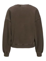 Buzo de cuello redondo color negro con lavado desgastado, de manga larga y fit relajado. Presenta una gran estampa frontal con la leyenda 'WILD & FREE' y gráficos de estilo vintage inspirados en el motociclismo.