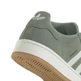 Championes Adidas Campus 00s color verde con las tres tiras blancas.