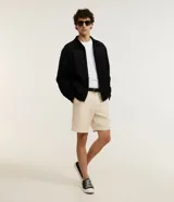Campera masculina Marfinno de efecto gamuzado en color marrón, con cuello alto, cierre frontal de cremallera, bolsillos laterales y puños y bajo elastizados.
