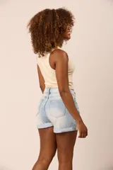 Short de jean nevado con botamanga y licra.