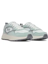 Championes Under Armour modelo W Mirage Sport, con capellada de malla transpirable y superposiciones de gamuza en tono verde menta, detalles en gris y suela con plataforma color beige.