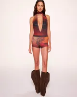 Short estampado con tiro alto y cintura elastizada.