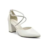 Zapato de tacón cuadrado medio, color blanco, con punta fina y tiras cruzadas en el empeine con detalle de strass. Cuenta con cierre de hebilla ajustable en el tobillo.
