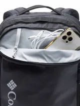 Mochila Columbia Landroamer Everyday de color negro, con diseño funcional, asas de mano superior y lateral, tirantes acolchados ajustables y el logotipo de la marca impreso en el frente.