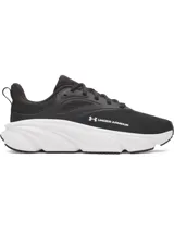 Championes de running Under Armour modelo W Rogue 6, color negro con suela blanca. Presentan parte superior de malla ligera y transpirable con superposiciones de TPU, entresuela Charged+ para mayor absorción de impactos y suela de goma.