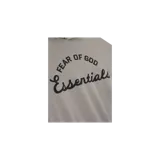 Hoodie Fear of God Essentials modelo Training 90s, color gris topo, con capucha y estampado frontal con texto en tipografía combinada.