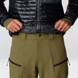 Campera negra con capucha, aislante térmico ThermaCLOud™ AF y tejido antidesgarro de nailon ultraligero.