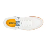 Championes Caterpillar modelo Pause Retro, de diseño minimalista con estética vintage. Presentan una combinación de lona blanca y detalles en gamuza en tonos claros, con una banda lateral azul que incluye el logo de la marca. Se destacan por su suela de goma color caramelo con textura de panal y logo grabado en el lateral.