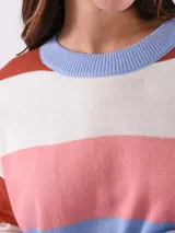 Buzo tejido multicolor con rayas horizontales en tonos celeste, blanco, rosa y marrón.
