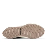Championes de senderismo Columbia Facet 75 OutDry, color beige con detalles en negro. Presentan un diseño técnico con malla duradera, soporte de TPU en el mediopié, clip en el talón y suela con tracción avanzada para terrenos irregulares.