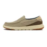 Zapato casual tipo slip-on de lona color kaki, con elásticos laterales, detalles en marrón y suela de goma con tecnología de amortiguación.