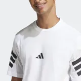 Remera Adidas de algodón con cuello redondo y mangas cortas. Presenta el logo de las 3 Barras centrado en el pecho y las icónicas 3 Rayas de la marca en ángulo sobre ambas mangas.