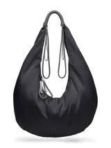 Cartera tipo hobo Under Armour Stdio Cinch Crescent de color negro, confeccionada en tejido resistente con tecnología UA Storm impermeable. Cuenta con tiras ajustables de cordón trenzado en blanco y negro, y cierre principal con cremallera.